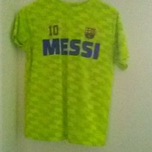I'm selling a messi shirt